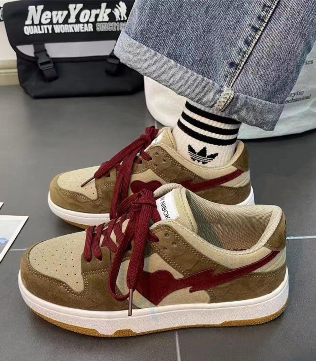 Heidi-Mode - vulkanisierte Schuhe mit Herzdesign