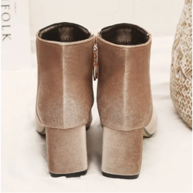 Heidi-Mode | Elegante Stiefeletten mit Quadratzehen und Hohem Absatz Damen Stiefeletten