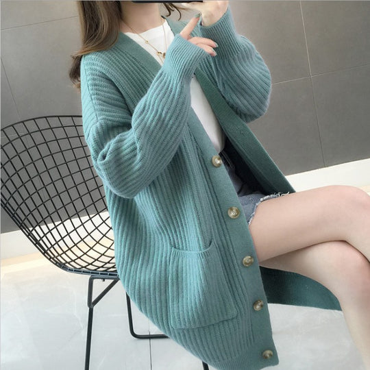 Damen Grobstrick Cardigan mit tiefem V-Ausschnitt und eleganten Knopfdetails Heidi-Mode