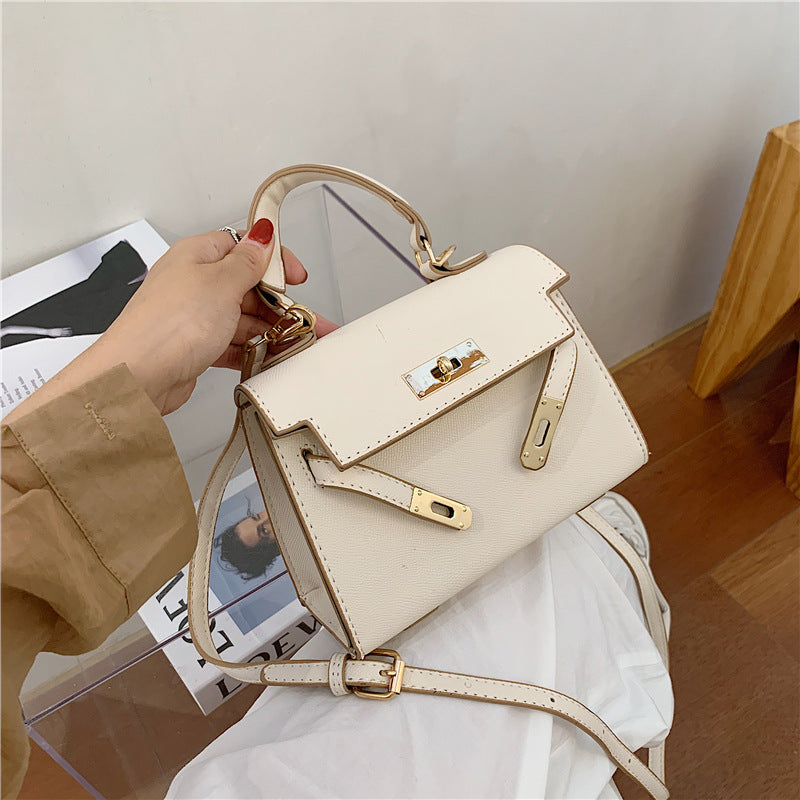 Heidi-Mode | Eine Seitliche Schultertasche Im Western-Stil