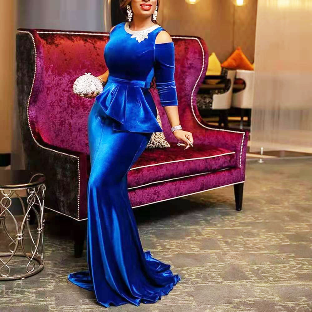 Damen Elegantes und figurbetontes Samtkleid mit Peplum-Detail Heidi-Mode