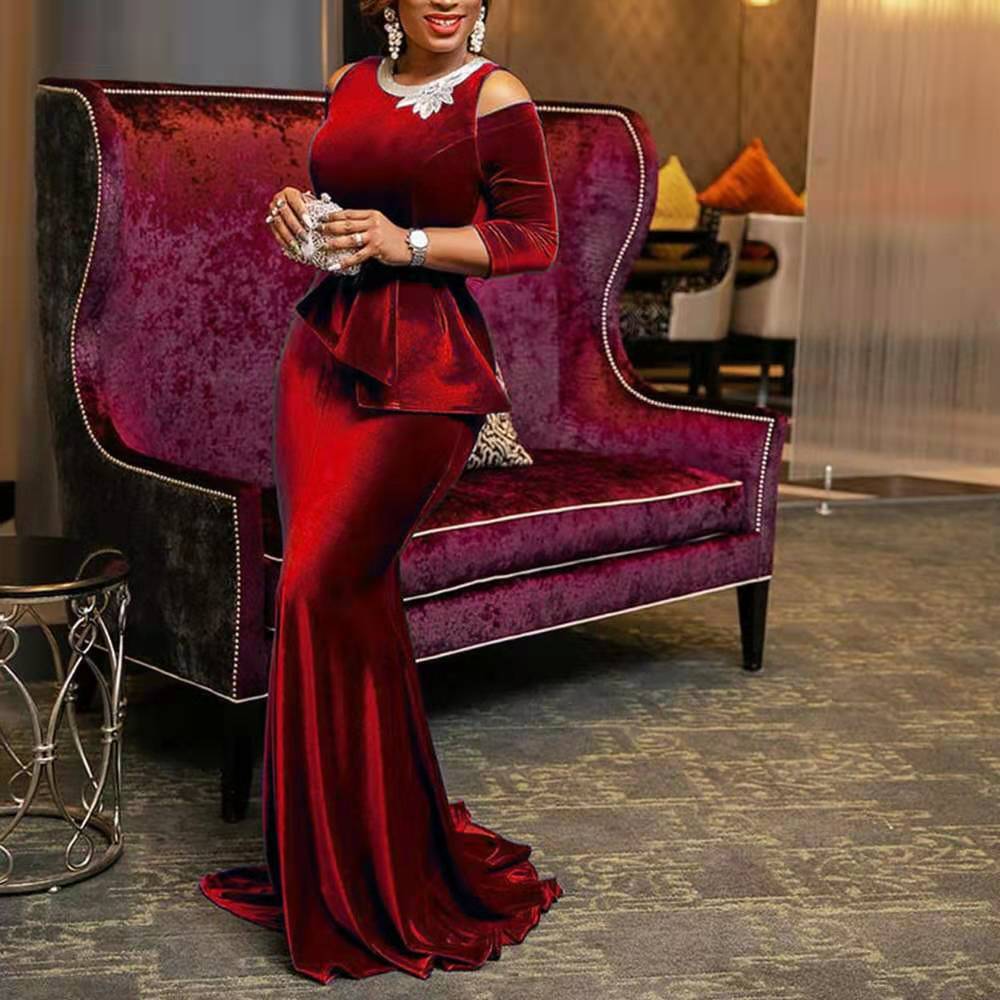 Damen Elegantes und figurbetontes Samtkleid mit Peplum-Detail Heidi-Mode