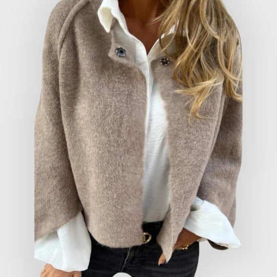 Heidi-Mode | Wollmantel mit Rundhalsausschnitt und langen Ärmeln