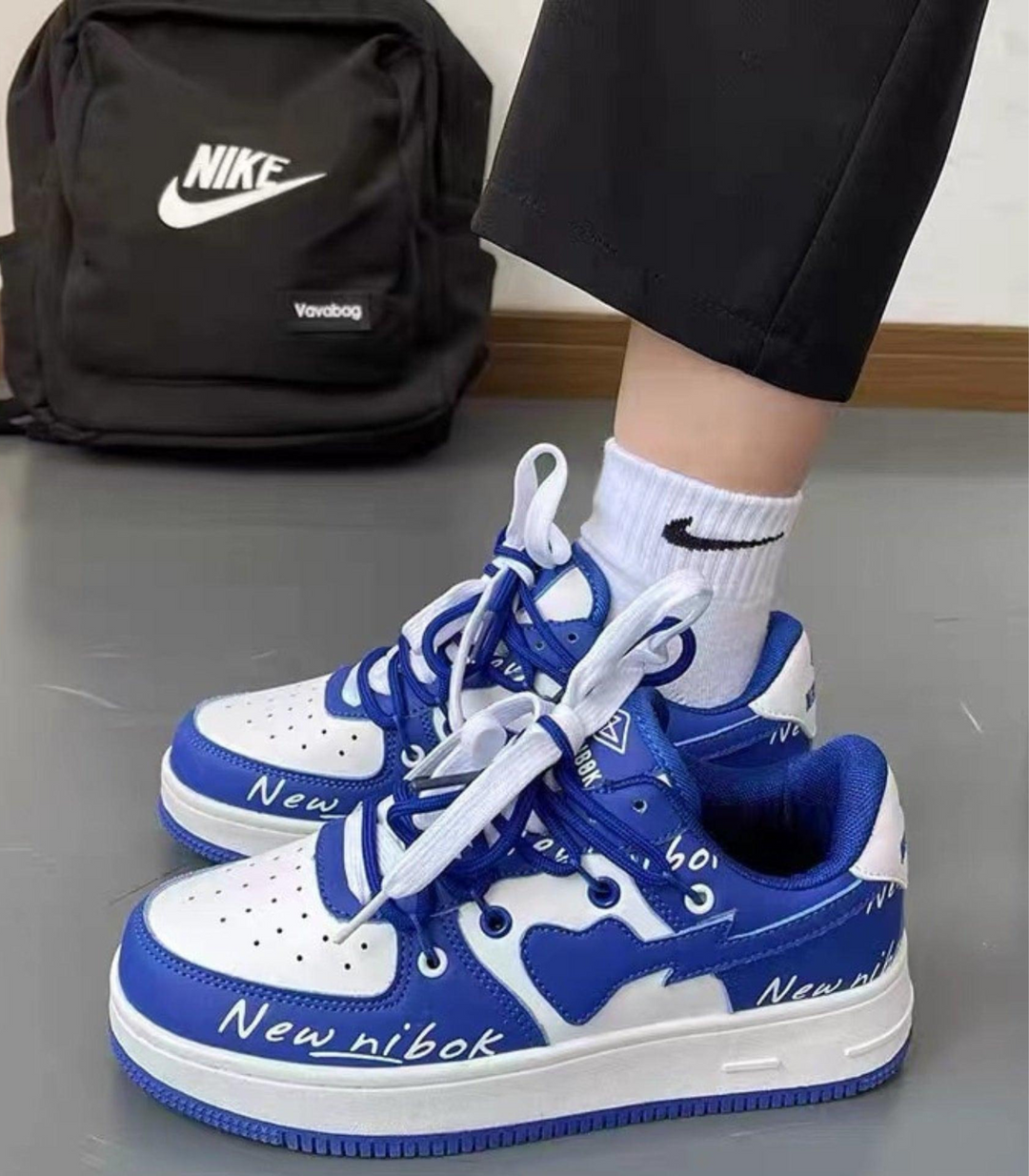 Heidi-Mode - vulkanisierte Schuhe mit Herzdesign