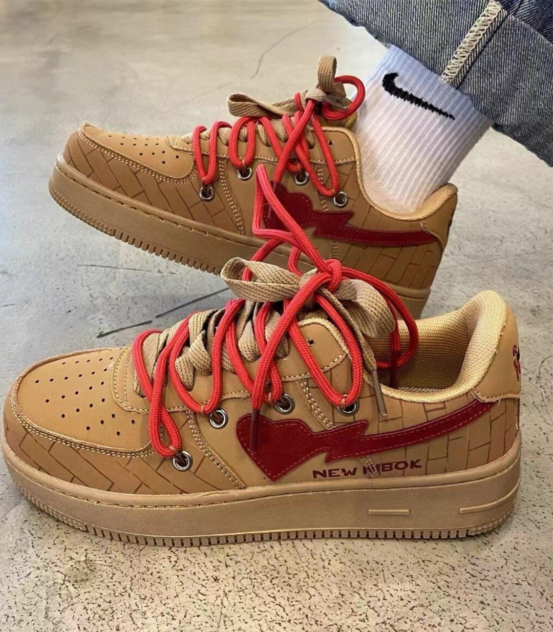 Heidi-Mode - vulkanisierte Schuhe mit Herzdesign