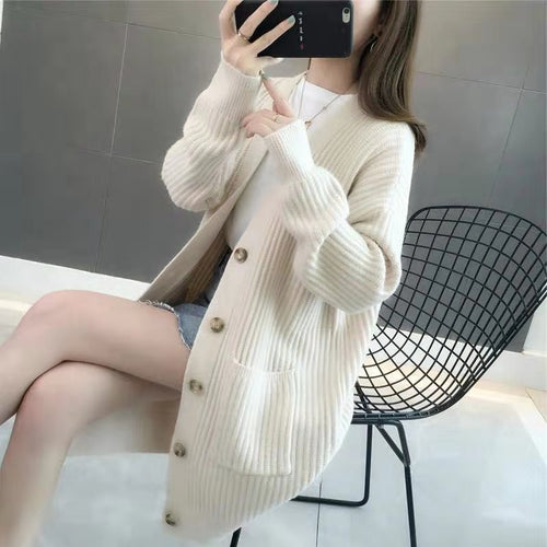 Damen Grobstrick Cardigan mit tiefem V-Ausschnitt und eleganten Knopfdetails Heidi-Mode