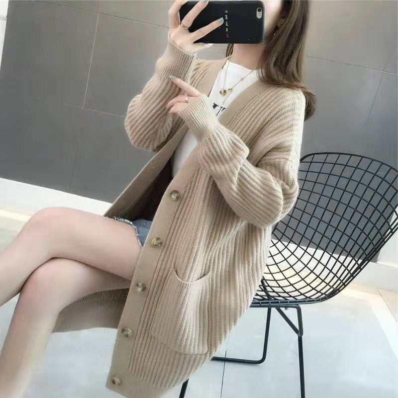 Damen Grobstrick Cardigan mit tiefem V-Ausschnitt und eleganten Knopfdetails Heidi-Mode