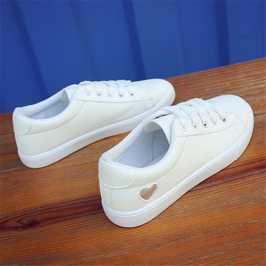 Weiße Herzchen Schuhe
