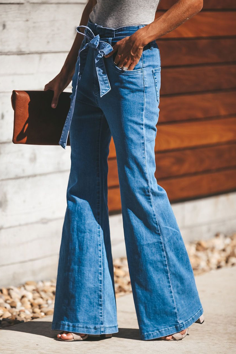 Coole einfarbige Bootcut-Hose mit Gürtel