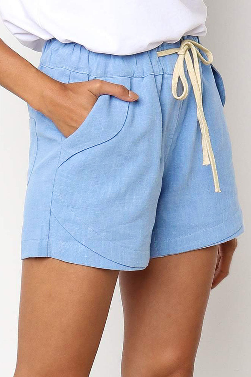 Shorts mit Kordelzug in der Taille und schrägen Taschen