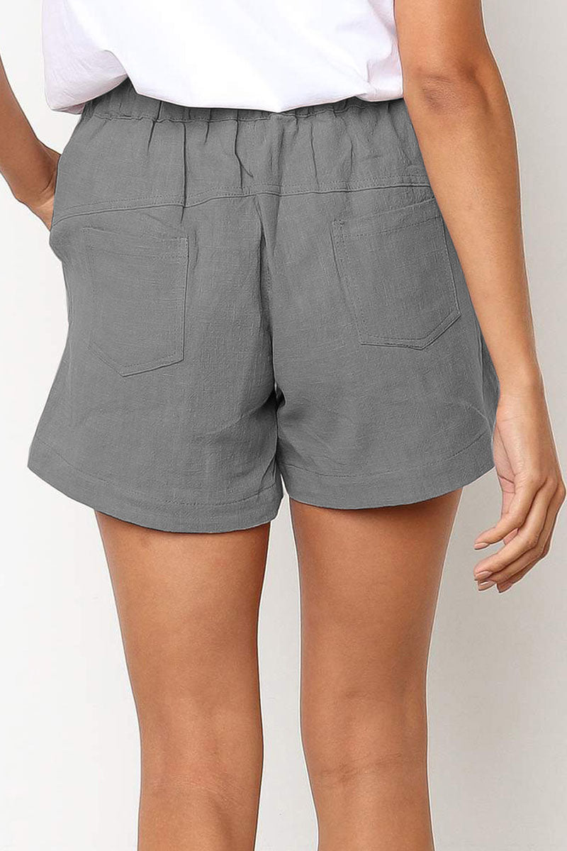 Shorts mit Kordelzug in der Taille und schrägen Taschen