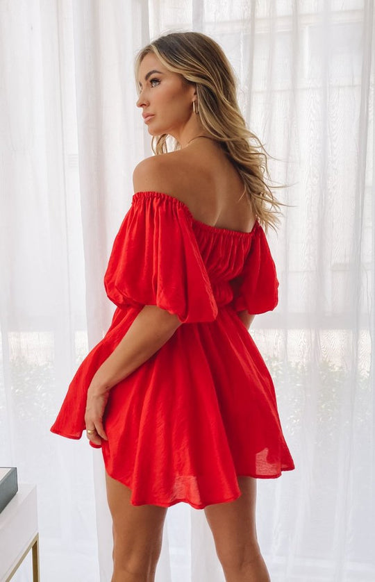 Heidi-Mode - Maßgeschneidertes Off-Shoulder-Kleid für Frauen