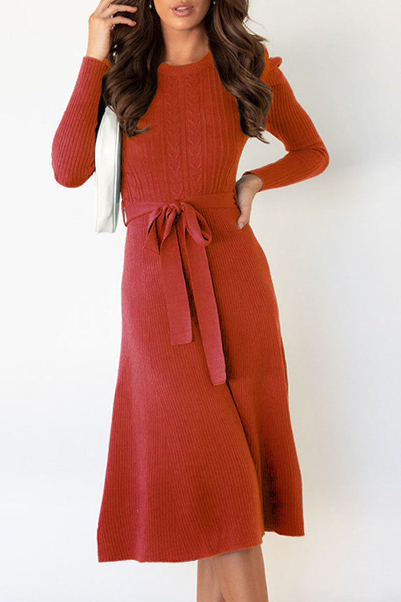 schlank geschnittenes langärmliges gestricktes Schlagrock Maxi Kleid