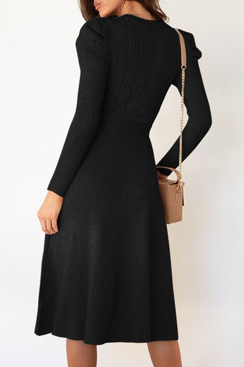 schlank geschnittenes langärmliges gestricktes Schlagrock Maxi Kleid