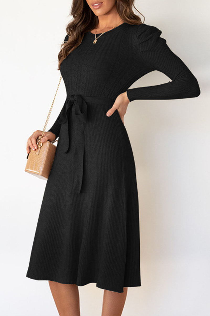 schlank geschnittenes langärmliges gestricktes Schlagrock Maxi Kleid