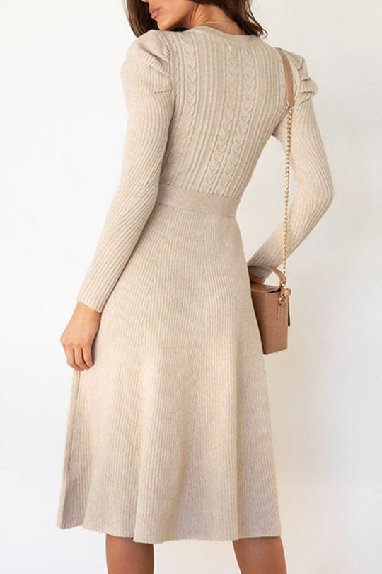 schlank geschnittenes langärmliges gestricktes Schlagrock Maxi Kleid