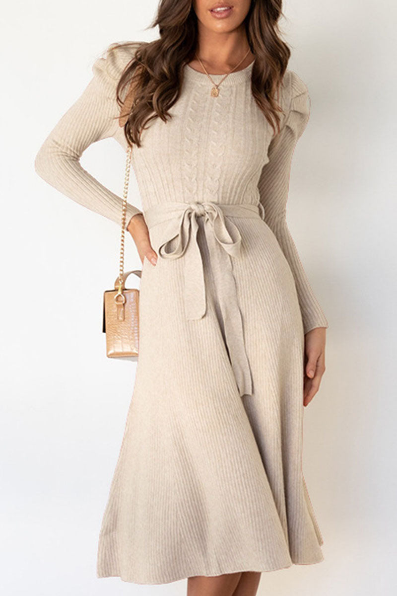 schlank geschnittenes langärmliges gestricktes Schlagrock Maxi Kleid