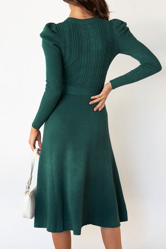 schlank geschnittenes langärmliges gestricktes Schlagrock Maxi Kleid