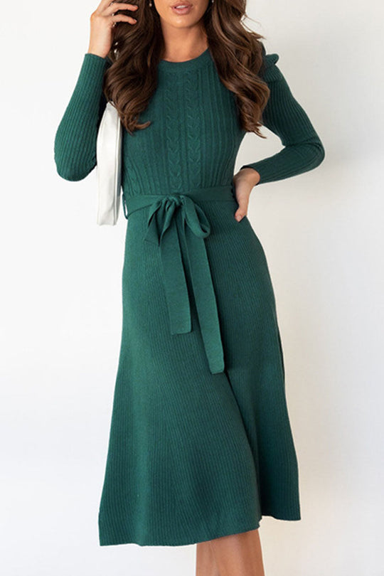 schlank geschnittenes langärmliges gestricktes Schlagrock Maxi Kleid