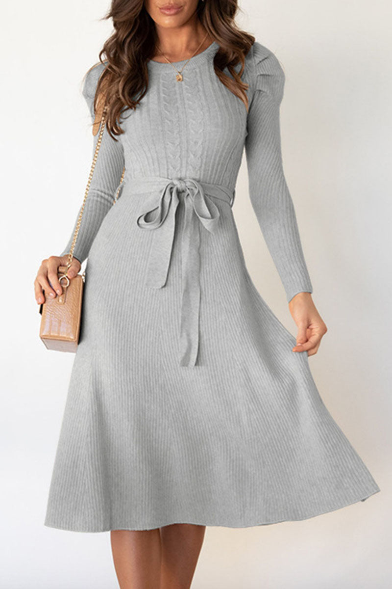 schlank geschnittenes langärmliges gestricktes Schlagrock Maxi Kleid
