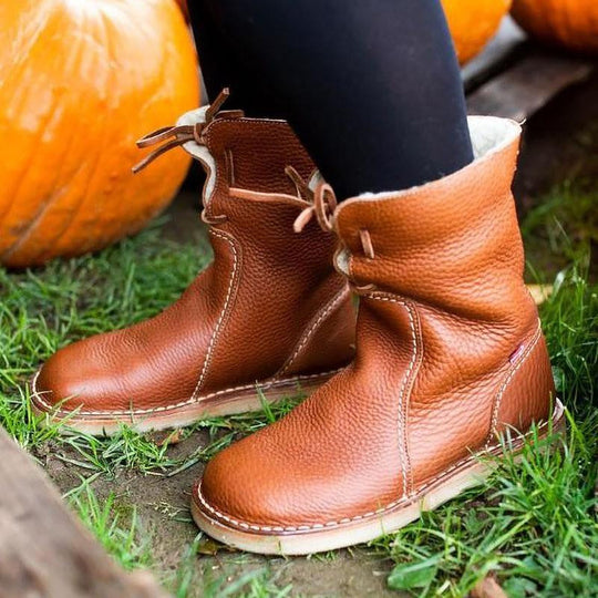 – Lederboots mit Schnürsenkeln