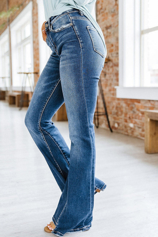 Informelle schmale hohe Taille ausgestellte Jeans