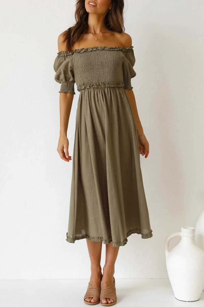 gefaltetes Off-Shoulder-Kleid mit Rüschen, Länge bis unter das Knie