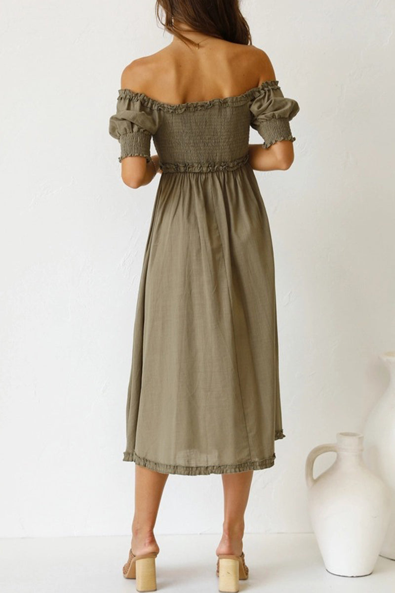 gefaltetes Off-Shoulder-Kleid mit Rüschen, Länge bis unter das Knie