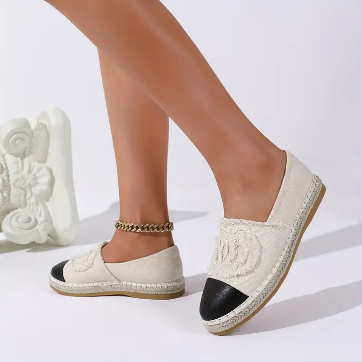 Zweifarbige, leichte und atmungsaktive Ballerinas