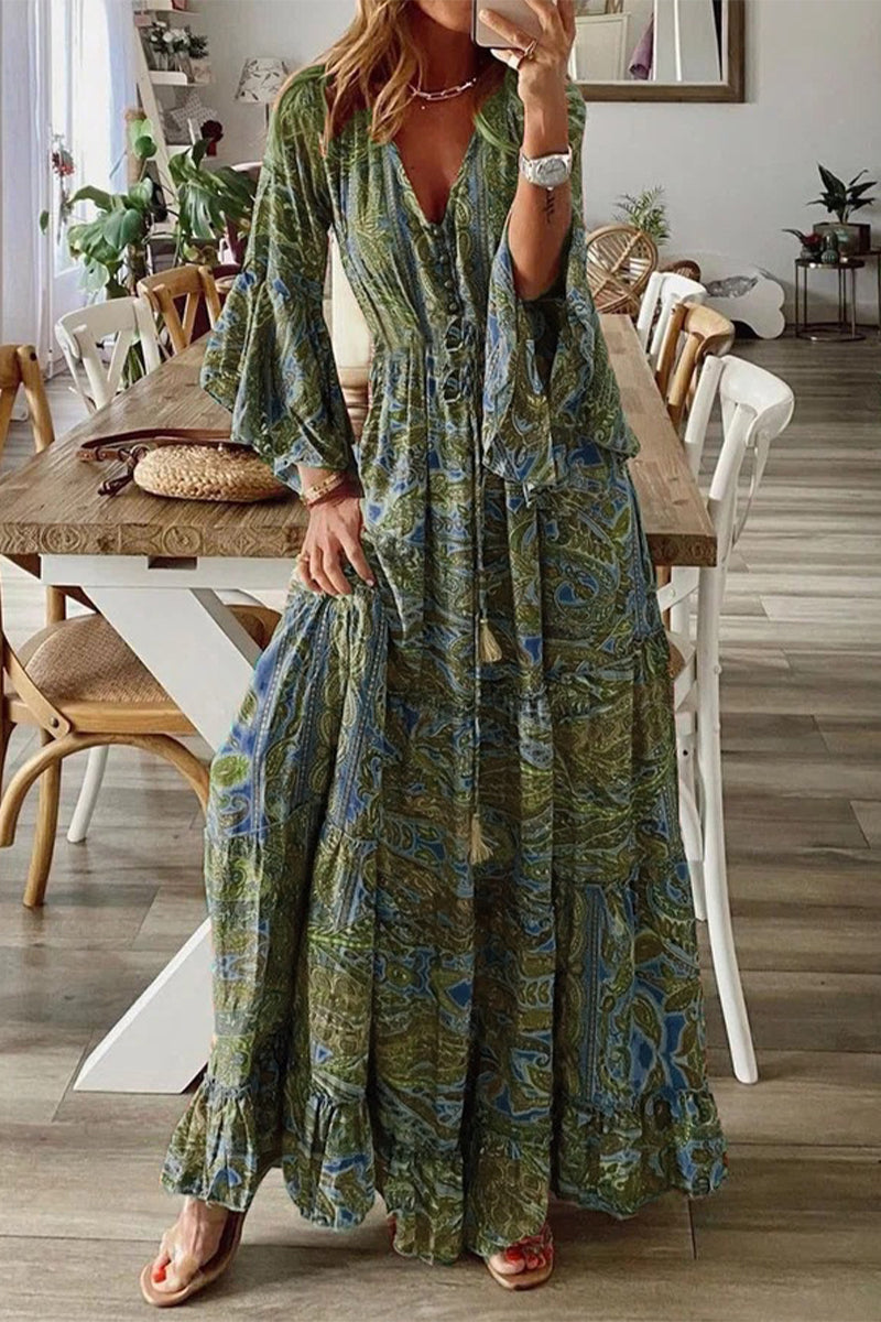 bohemian kleid mit v-ausschnitt und trompetärmeln
