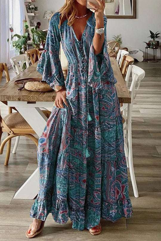 bohemian kleid mit v-ausschnitt und trompetärmeln
