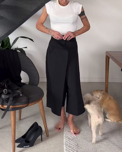 Heidi-Mode | Hochtaillierte Schwarze Hosen mit Querliegender Knopfverschluss