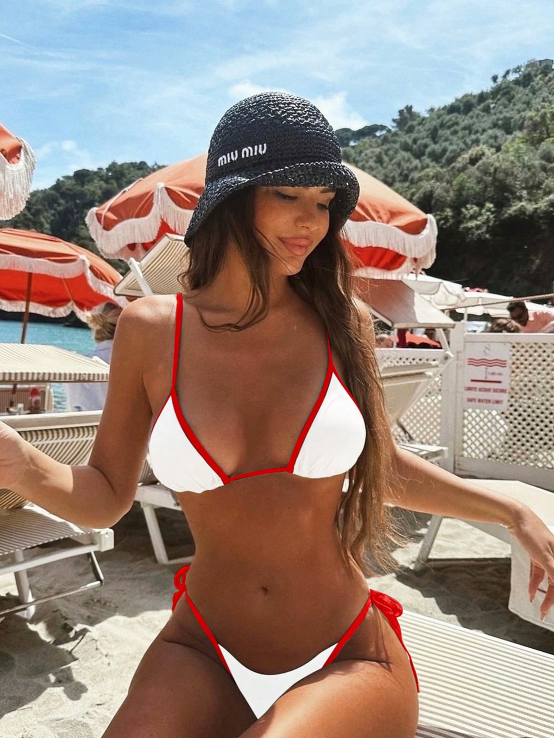 Heidi-Mode | Triangel-Bikini In Marineblau mit Kontrastband Minimalistisches 2-Teiliges Set Zum Schnüren