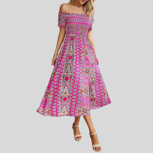 Langes Boho-Kleid mit freien Schultern und Rüschen