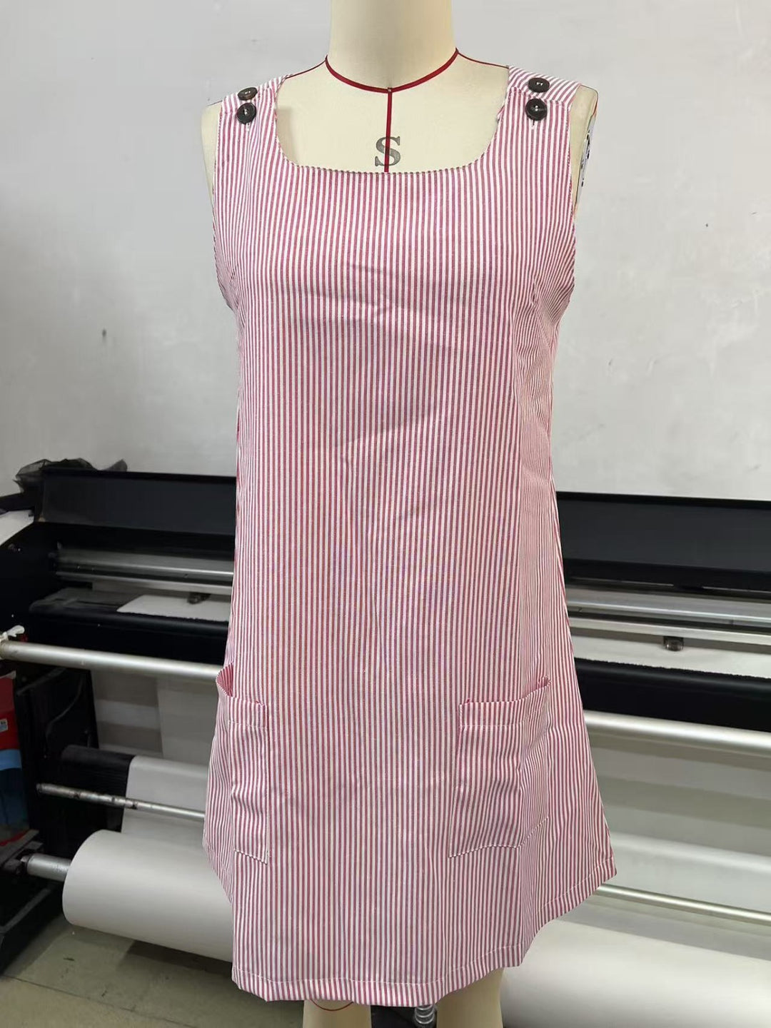Heidi Mode | Gestreiftes Kleid mit Knopfleiste