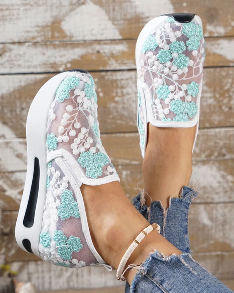 Heidi-Mode | Atmungsaktive Sneakers mit Bestickten Blumen
