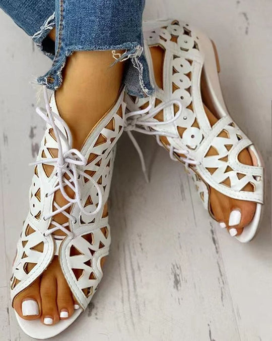 Heidi-Mode | Flache Sandalen Im Ethnischen Stil mit Aussparung