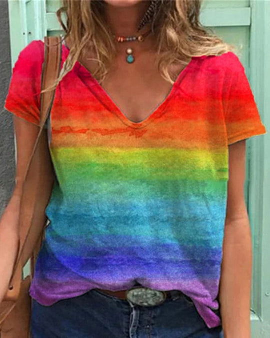 Heidi-Mode | Luftiges T-shirt mit V-ausschnitt und Regenbogenmuster