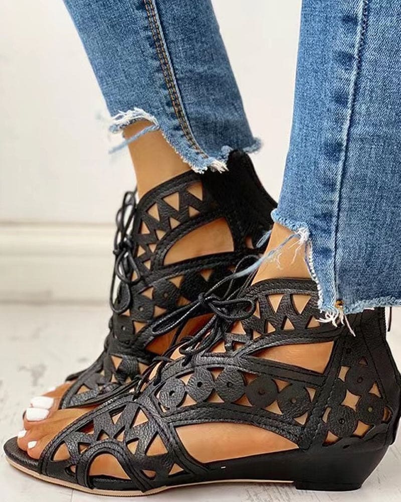 Heidi-Mode | Flache Sandalen Im Ethnischen Stil mit Aussparung