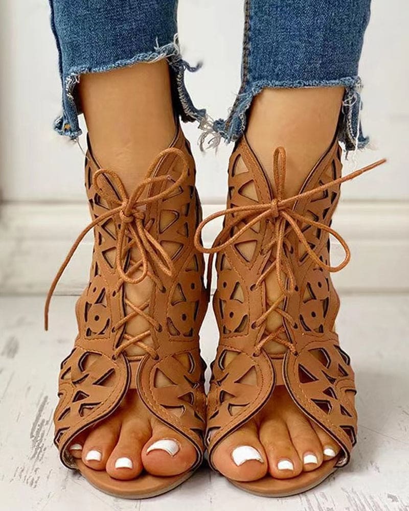 Heidi-Mode | Flache Sandalen Im Ethnischen Stil mit Aussparung