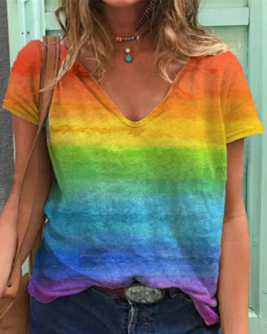 Heidi-Mode | Luftiges T-shirt mit V-ausschnitt und Regenbogenmuster