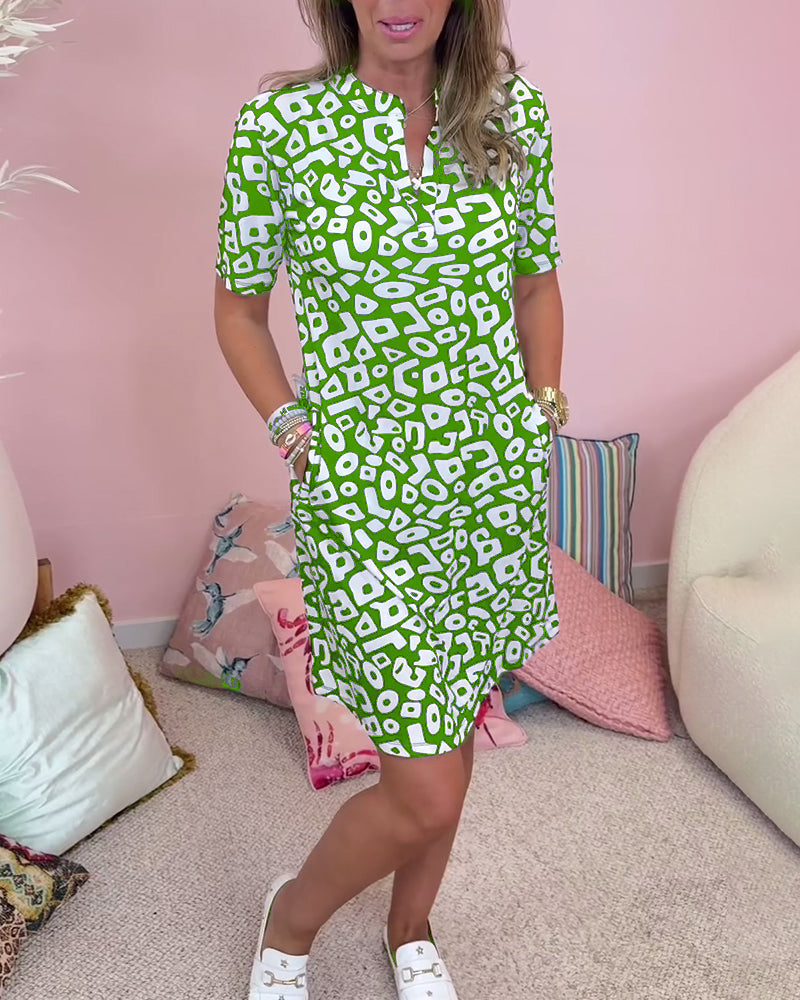 Viaro – Kleid mit Aufdruck, V-Ausschnitt und Taschen