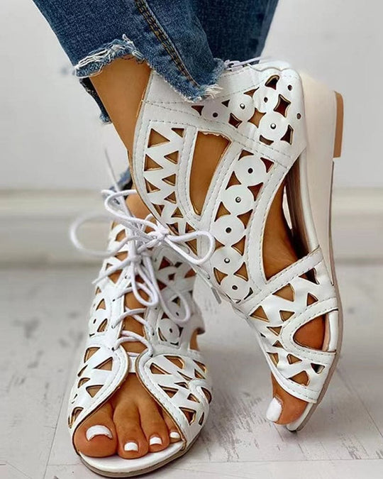 Heidi-Mode | Flache Sandalen Im Ethnischen Stil mit Aussparung