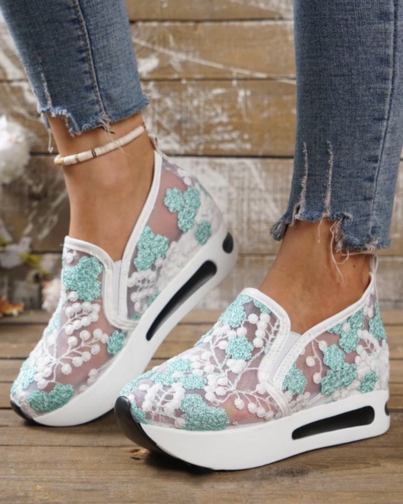 Heidi-Mode | Atmungsaktive Sneakers mit Bestickten Blumen