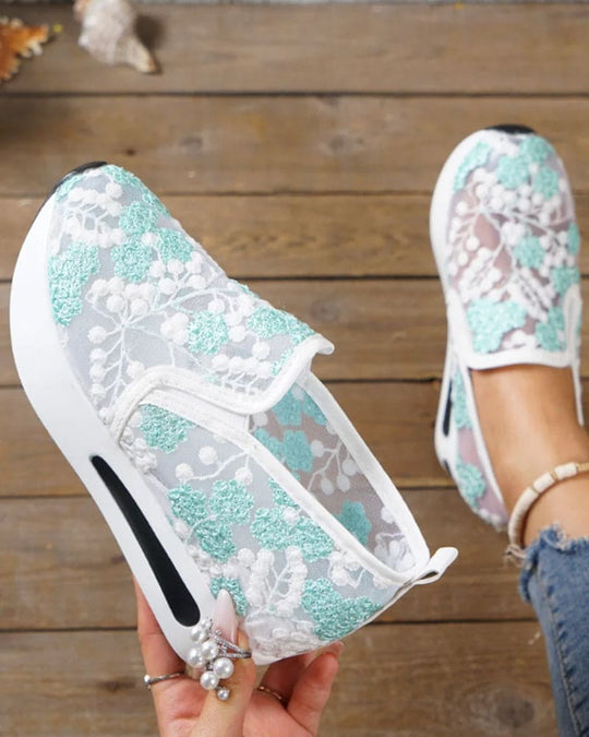 Heidi-Mode | Atmungsaktive Sneakers mit Bestickten Blumen