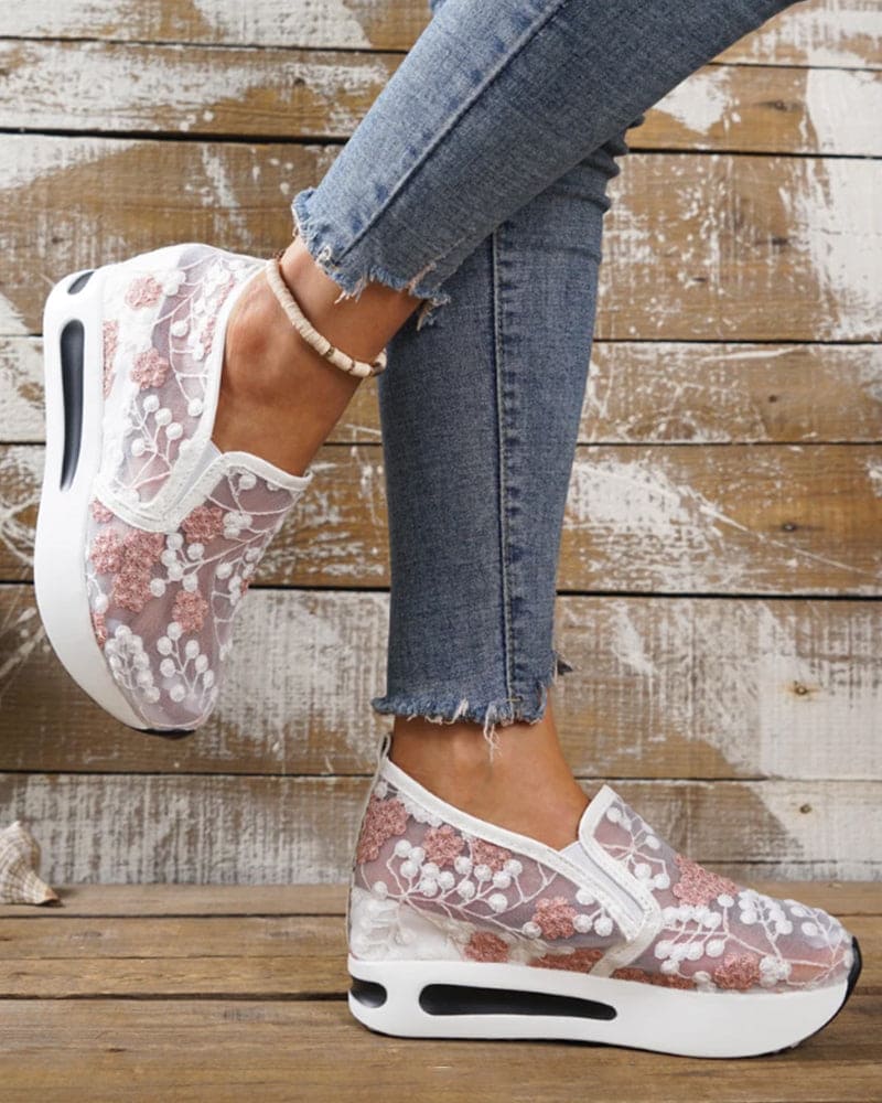 Heidi-Mode | Atmungsaktive Sneakers mit Bestickten Blumen