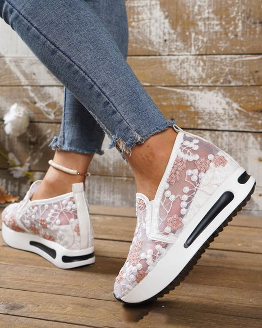 Heidi-Mode | Atmungsaktive Sneakers mit Bestickten Blumen