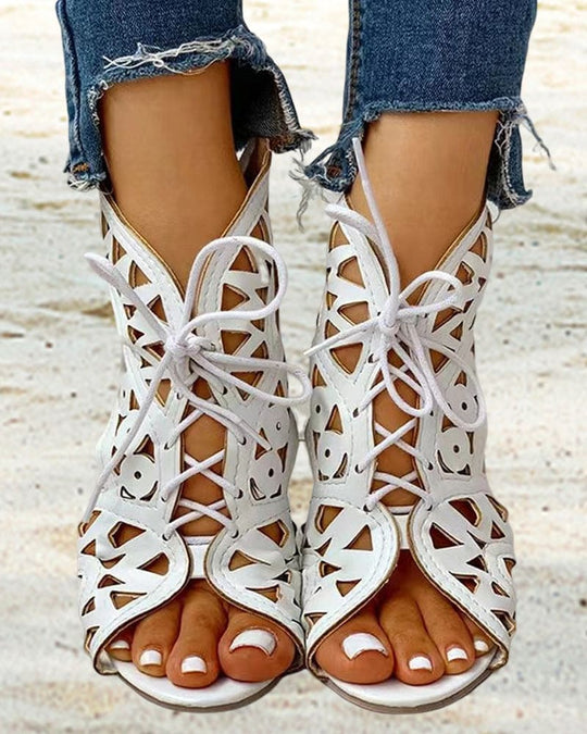 Heidi-Mode | Flache Sandalen Im Ethnischen Stil mit Aussparung