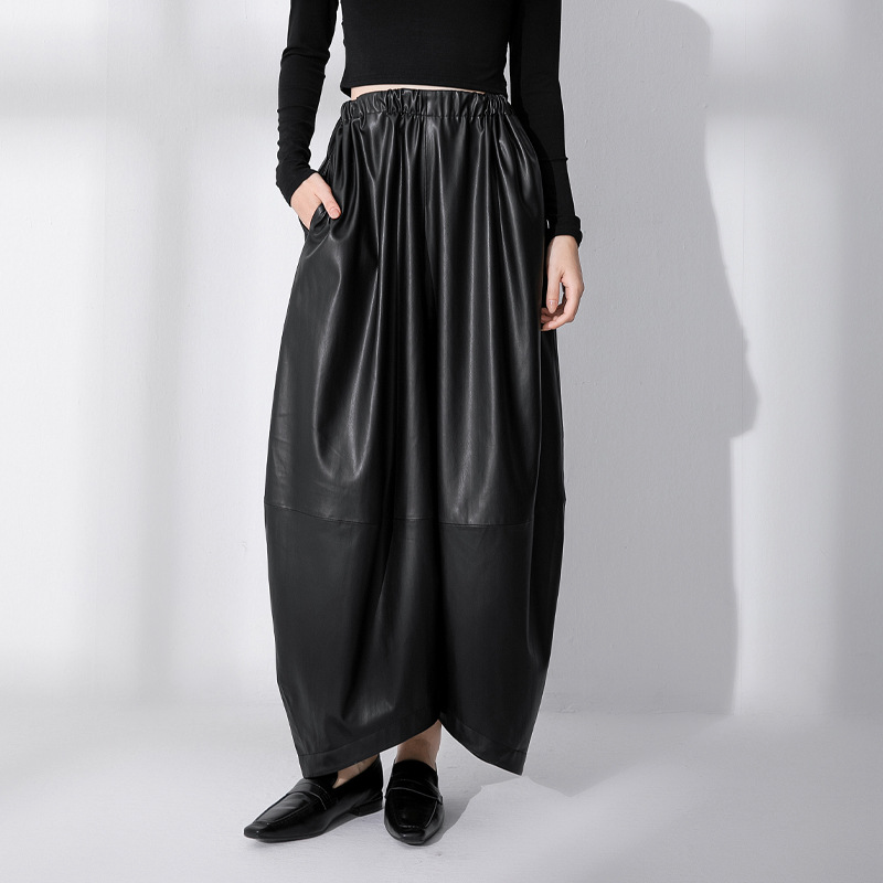 Heidi-Mode | Schwarze Lederhosen mit Hoher Taille und Breiten Beinen