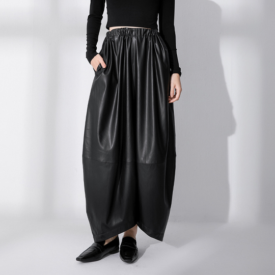 Heidi-Mode | Schwarze Lederhosen mit Hoher Taille und Breiten Beinen